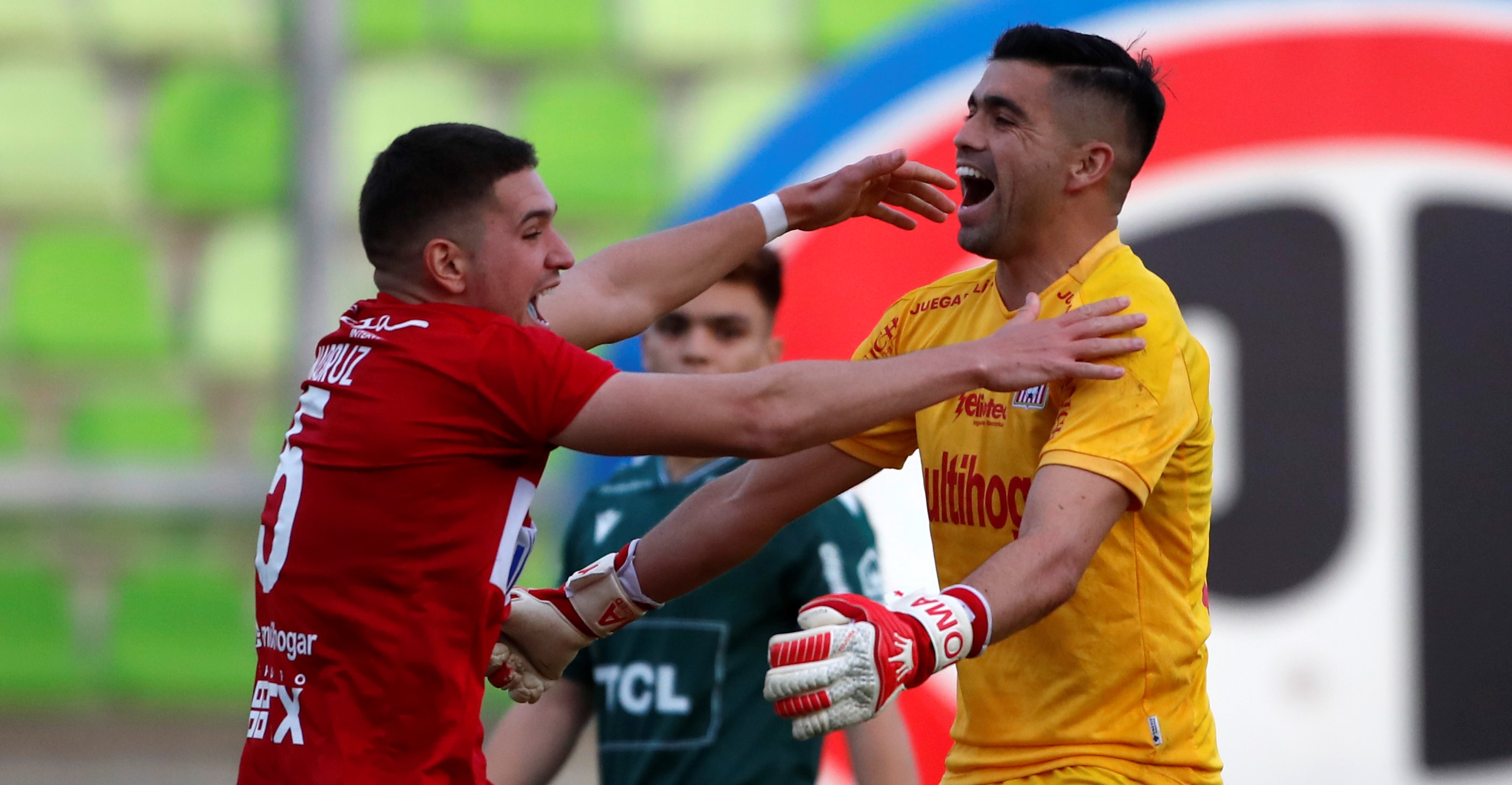 Luis Santelices fue el héroe de Curicó al atajar tres penales ante Santiago Wanderers