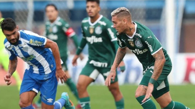 Palmeiras de Benjamín Kuscevic se enredó en la cima del Brasileirao al igualar con Avaí