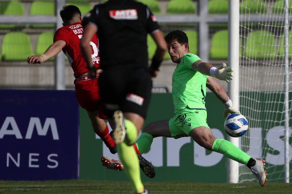 Santiago Wanderers falló todos sus penales ante Curicó Unido y se despidió de la Copa Chile