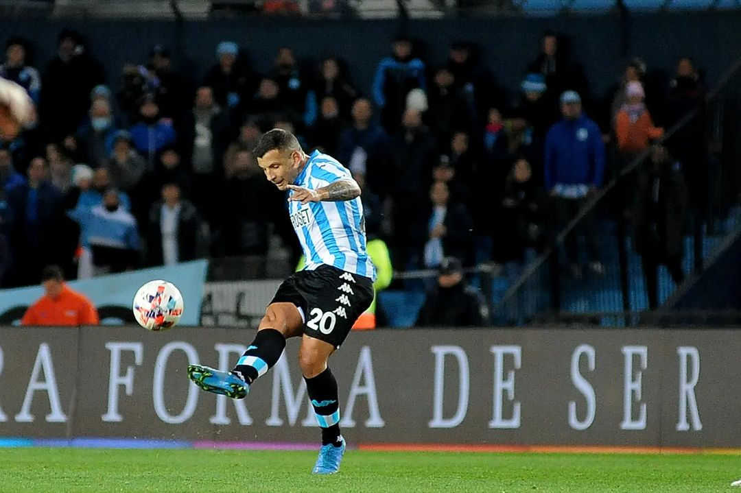 Emiliano Vecchio anotó un golazo en la paliza de Racing a Aldosivi