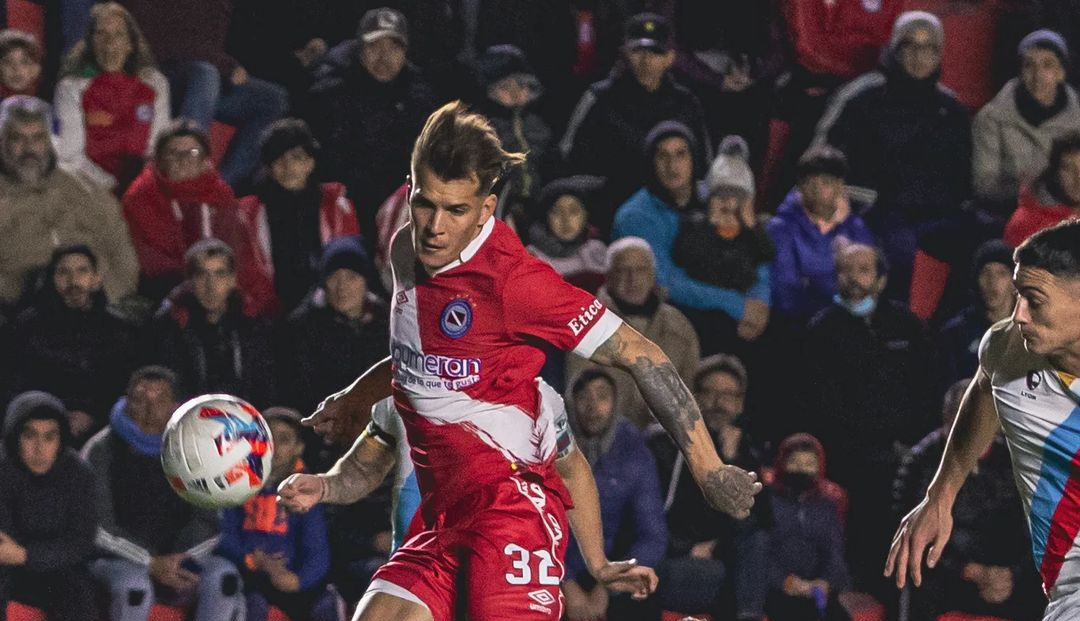 Argentinos volvió a tropezar tras igualar ante un Arsenal que aún no sabe de victorias