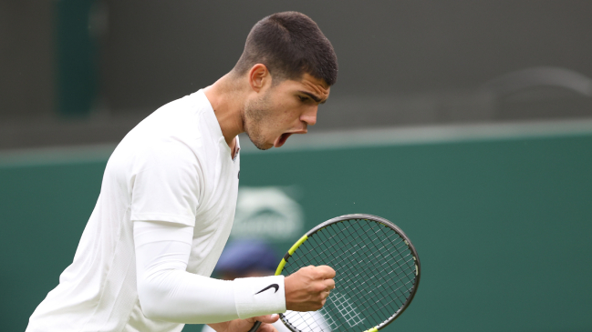 Carlos Alcaraz sufrió ante Lennard Struff para avanzar en Wimbledon