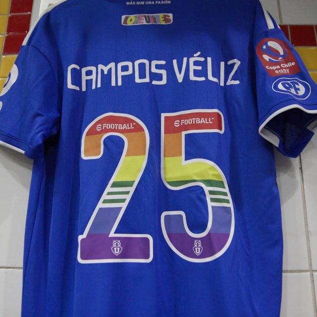 Universidad de Chile utilizó una camiseta en honor a la comunidad LGBT+