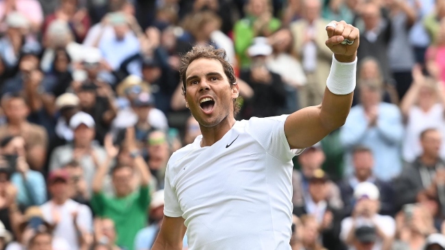 Rafael Nadal superó los contratiempos y avanzó en Wimbledon