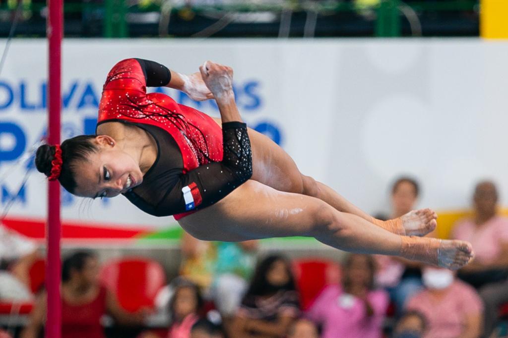 Franchesca Santi ganó oro para Chile en la gimnasia artística de los Juegos Bolivarianos