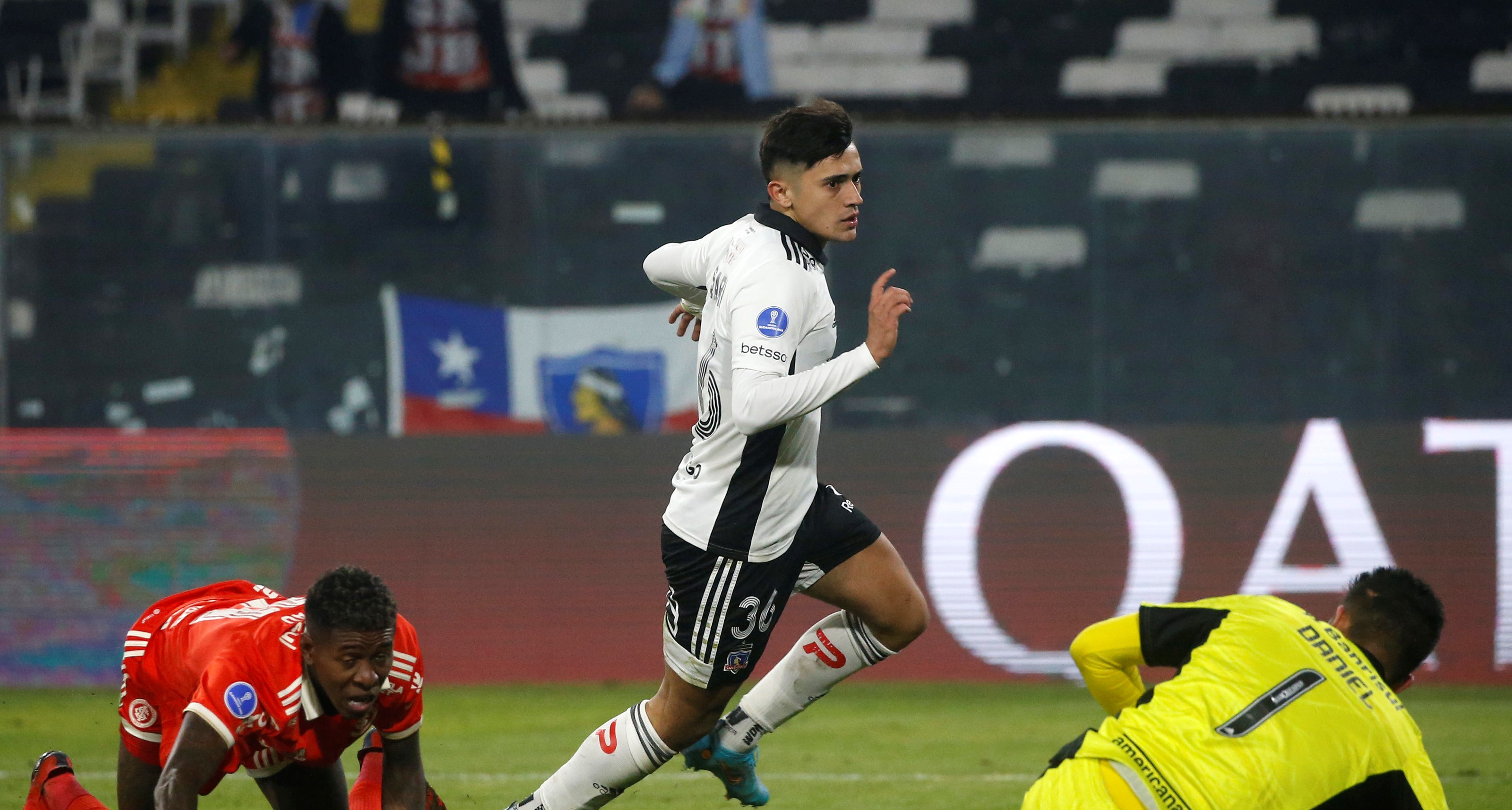 ¡Imparable! Solari enfiló rumbo al área para anotar un golazo ante Inter de Porto Alegre