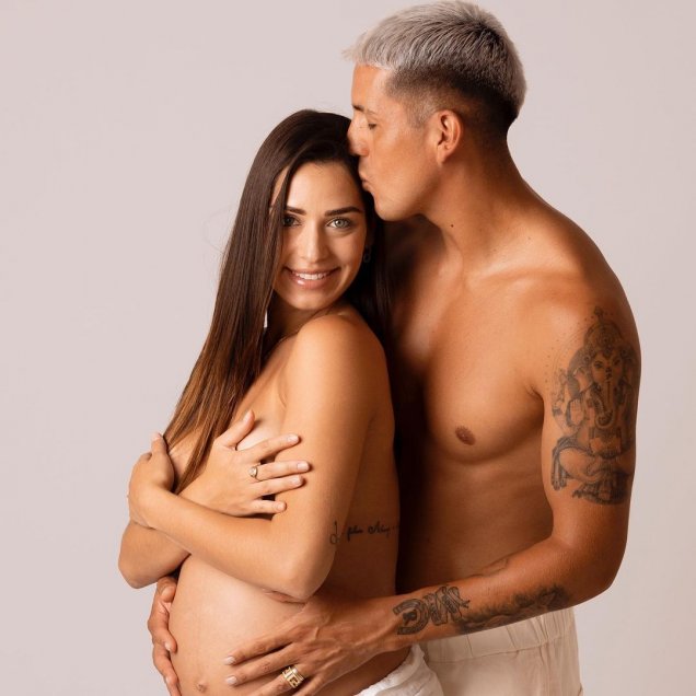 Enzo Roco se lució en sesión junto a su novia a la espera de su primer hijo