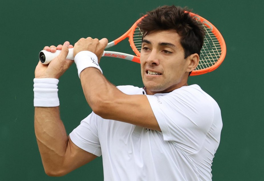 Cristian Garin venció en sets corridos a Grenier y se mantuvo a paso firme en Wimbledon