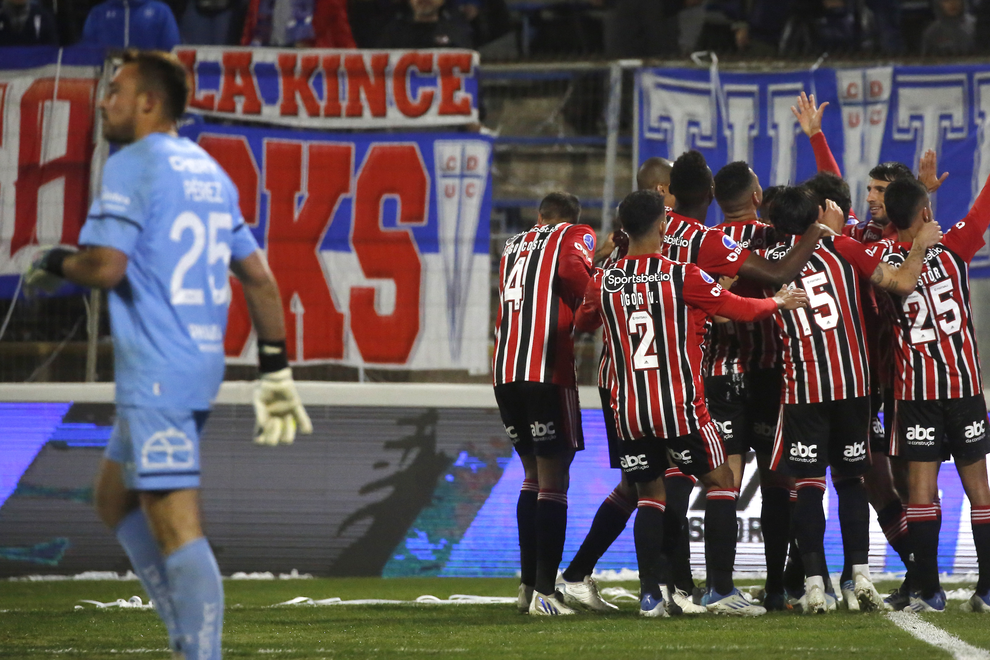El penal que permitió la ventaja de Sao Paulo ante la UC