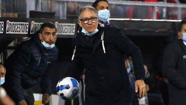 Holan: Lo que más rescato es que mantuvimos la estabilidad emocional en un partido convulsionado