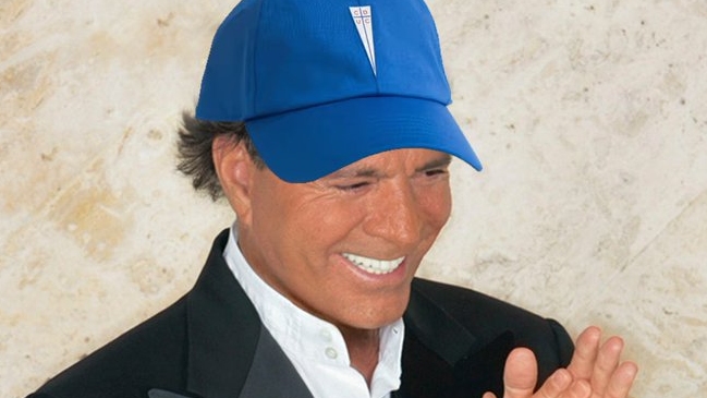 U. Católica se sumó a la tendencia con un meme de Julio Iglesias