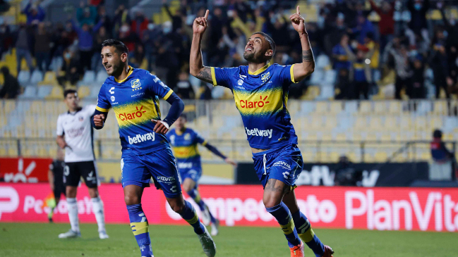 Campos López abrió la cuenta para Everton ante Colo Colo con una gran definición sobre Cortés