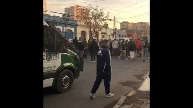 El caos que se vivió en las afueras del Santa Laura los primeros minutos del U. de Chile-La Calera