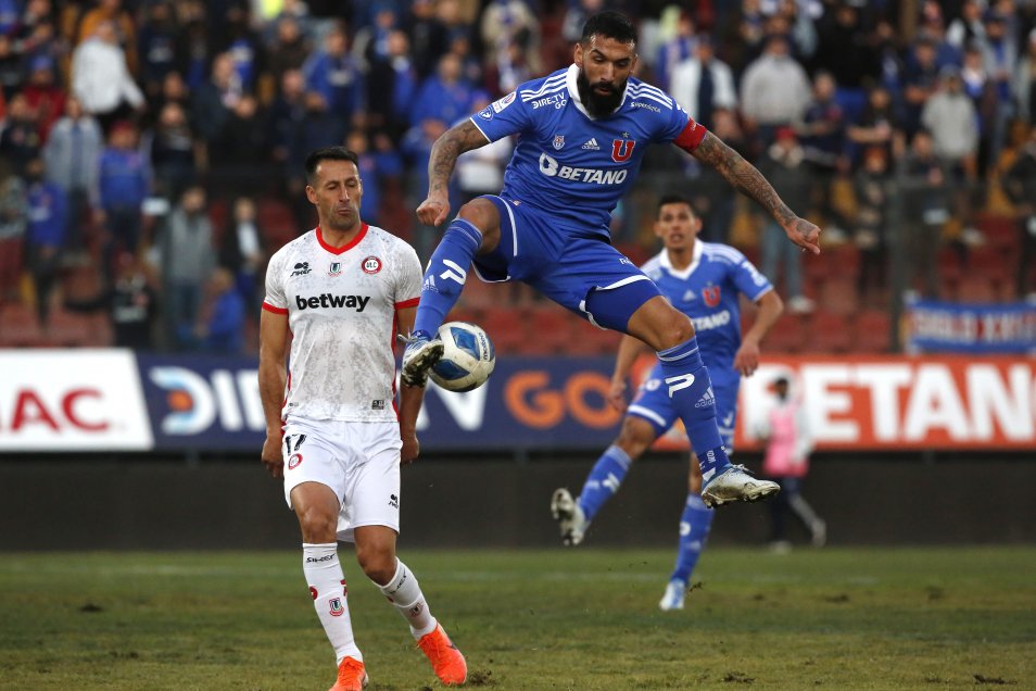 ¡Lo festejó con todo! La U se exigió hasta los descuentos para vencer a La Calera