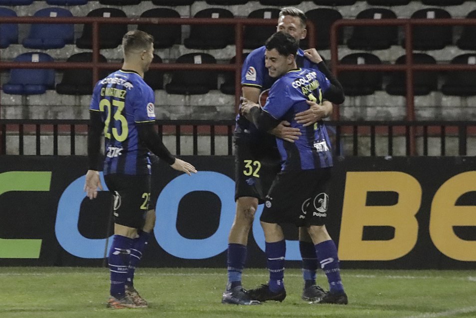 Huachipato y Curicó Unido repartieron puntos en medio de la lluvia y el barro en Talcahuano