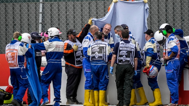 Impactante choque en el GP de Silverstone terminó con tres pilotos involucrados