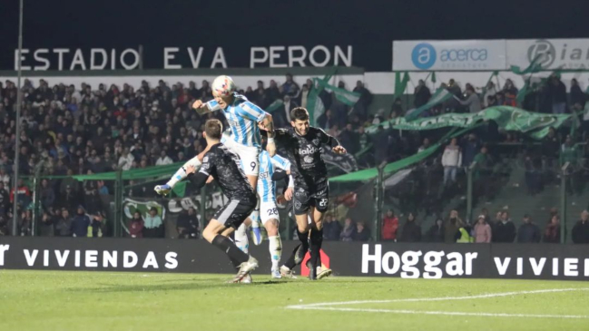 Racing empató en los descuentos contra Sarmiento con Eugenio Mena en cancha