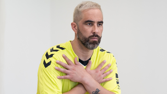 Claudio Bravo se presentó con su nuevo look en la pretemporada de Real Betis