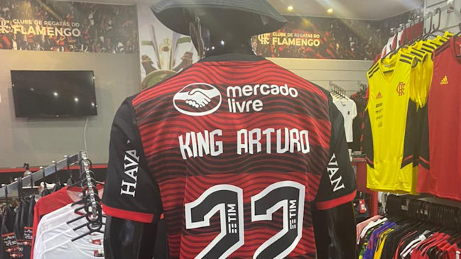 ¡Revuelo por Vidal! En Brasil comenzaron a vender camiseta de Flamengo con dorsal incluido