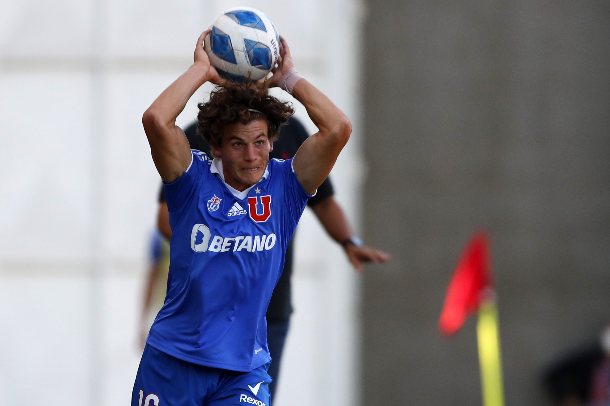 La U informó que Simón Contreras partirá a préstamo a Universidad de Concepción