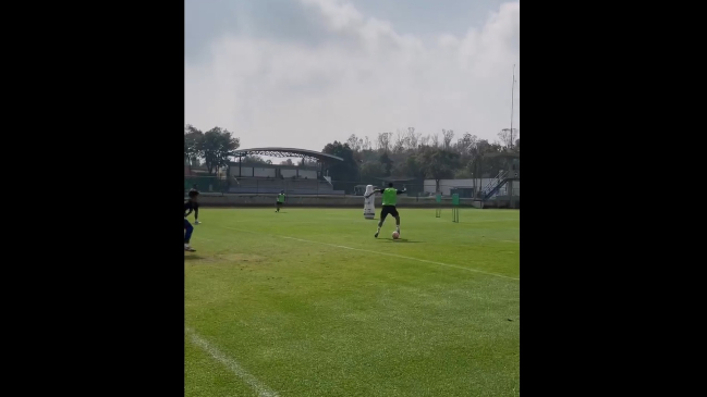 Uno fue de taco: Iván Morales sacó aplausos con dos golazos en entrenamiento de Cruz Azul