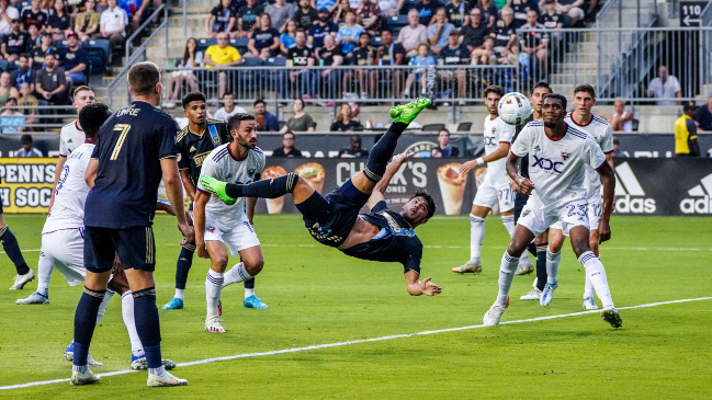 Chilena y “Hat-Trick”: La gran jornada del argentino Julián Carranza en la MLS