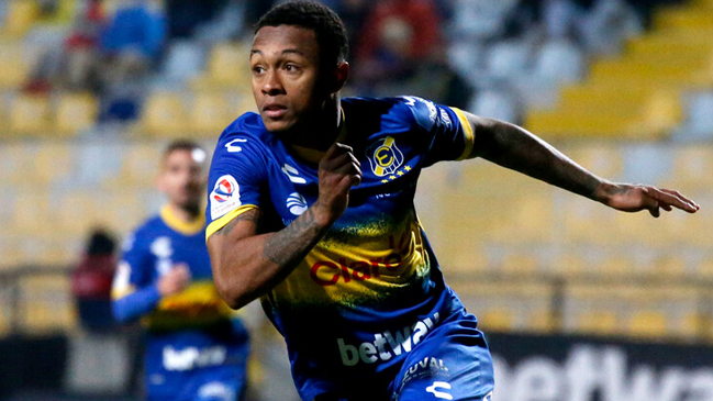 Pedro Campos se operó por un tumor benigno y es baja por segunda vez desde su llegada a Everton