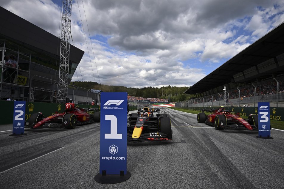 Verstappen superó a los Ferrari de Leclerc y Sainz en la carrera sprint del GP de Austria