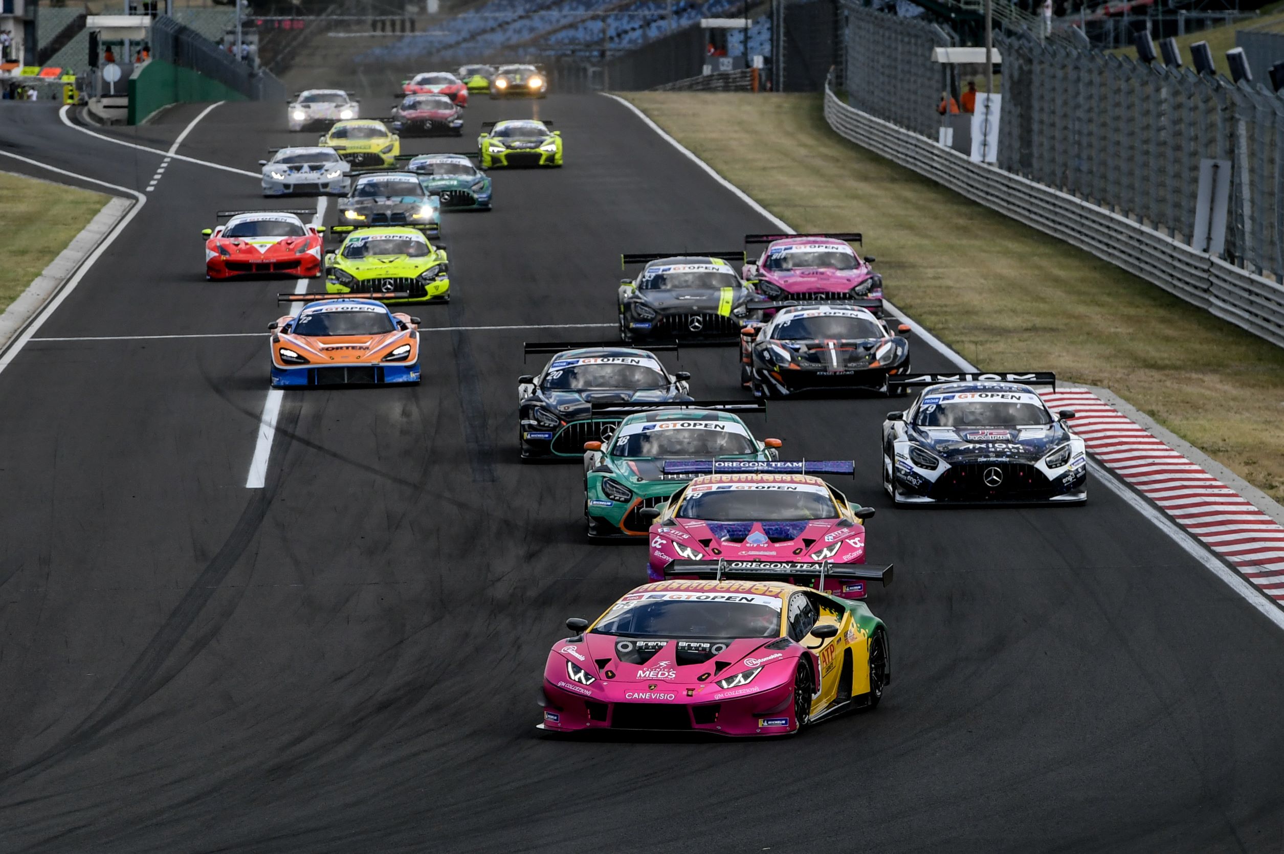 Benjamín Hites continúa líder en el GT Open Internacional pese a penalización en Hungaroring