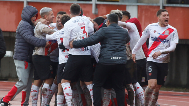 Curicó Unido se impuso a Cobresal y el clima para quedar como escolta del Campeonato Nacional