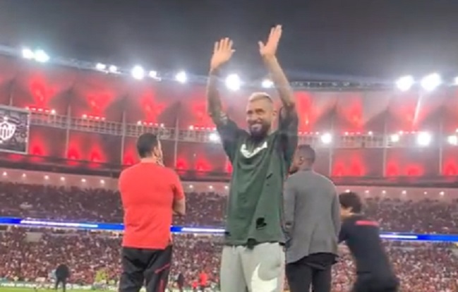 ¡Un Rey en Río de Janeiro! Arturo Vidal tuvo recibimiento de crack en el Maracaná