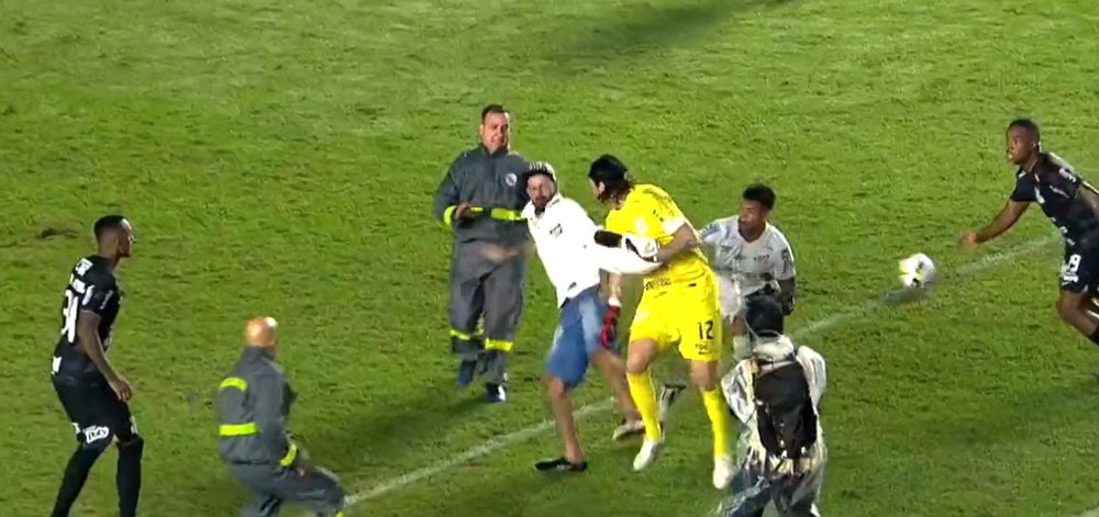 Barrista de Santos burló la seguridad con el fin de agredir al arquero de Corinthians