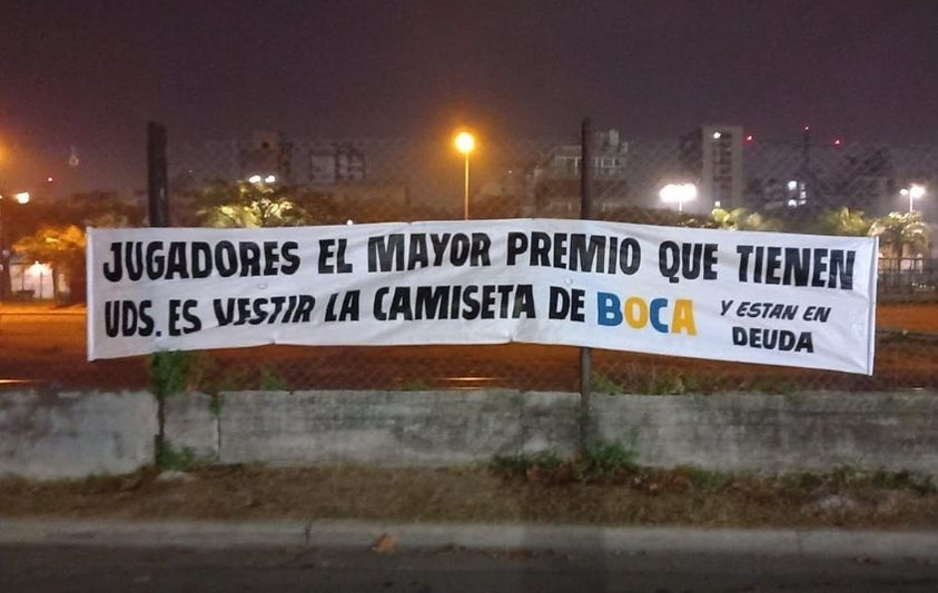 Fanáticos dejaron mensaje intimidatorio al plantel de Boca Juniors
