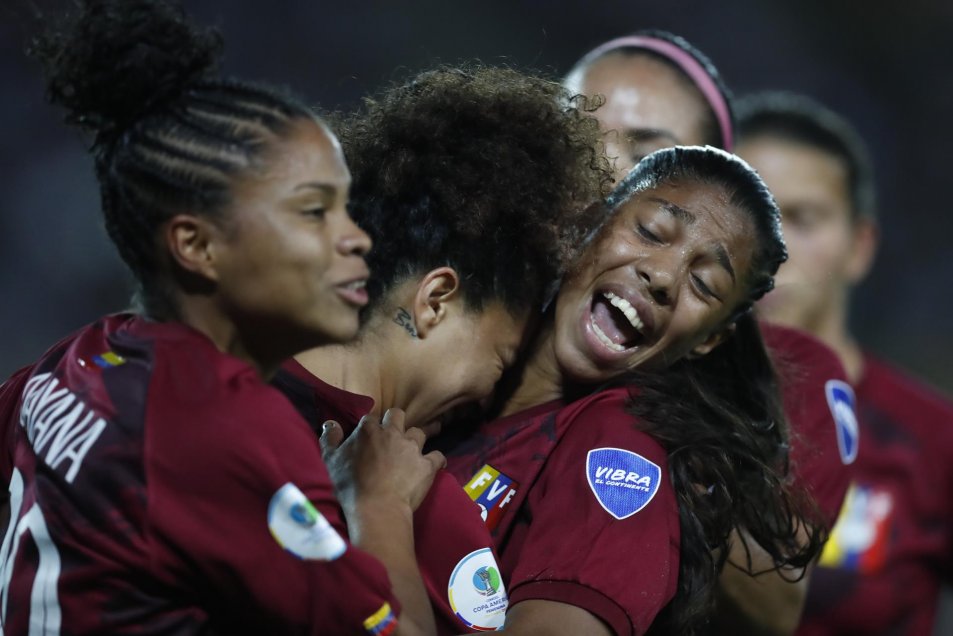 Deyna Castellanos volvió a comandar a Venezuela en su victoria sobre Perú