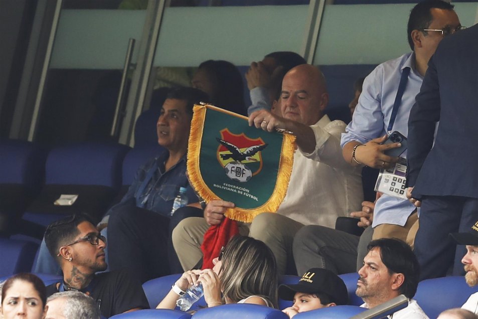 Gianni Infantino presenció en el estadio la goleada de La Roja Femenina frente a Bolivia