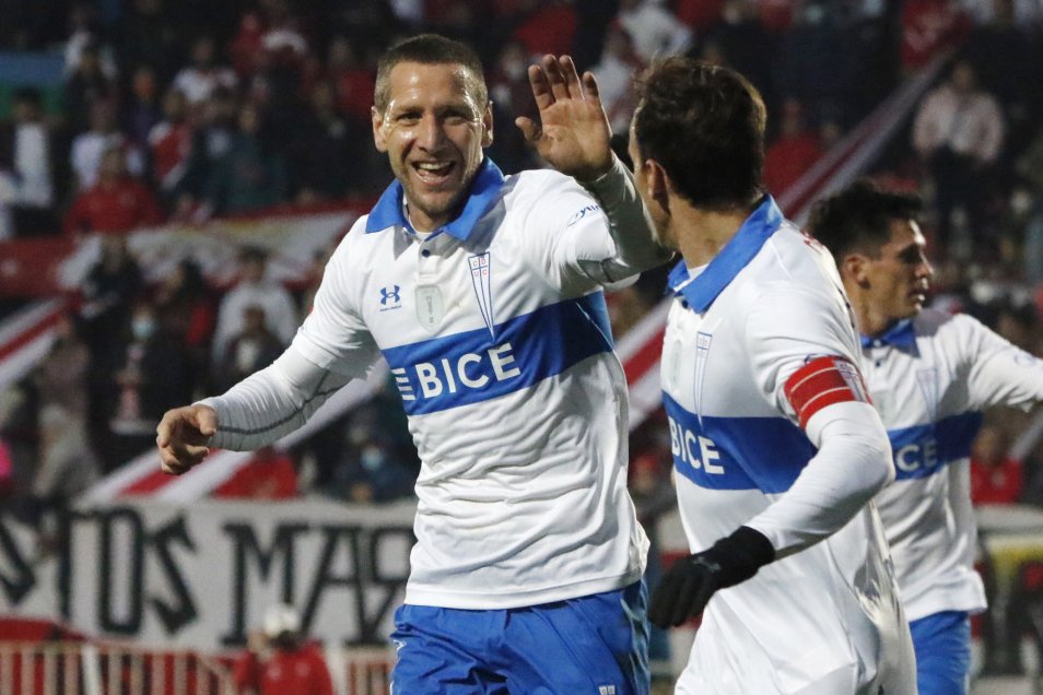 U. Católica sufrió un tropezón en su visita a Curicó y siguió fuera de zona de copas