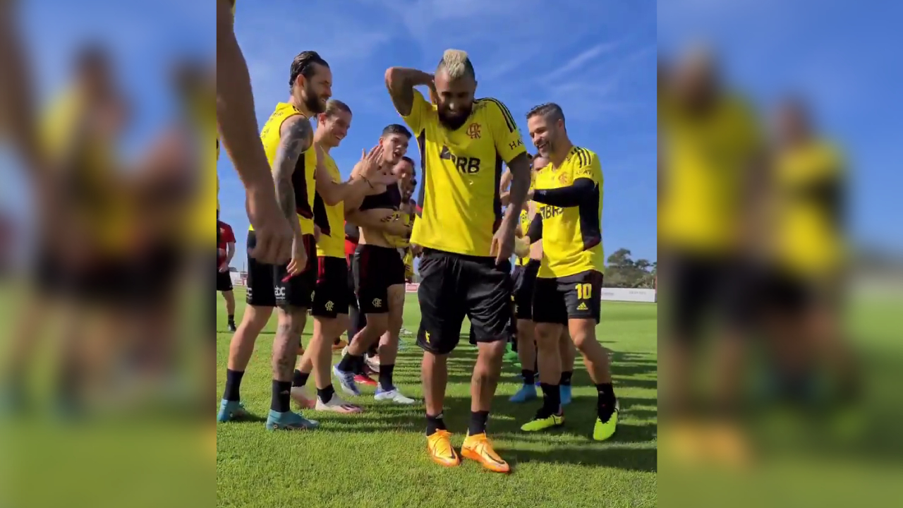Arturo Vidal vivió el tradicional “bautizo” como nuevo jugador de Flamengo