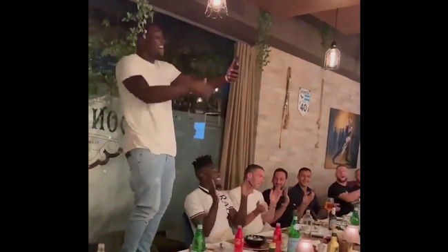 Al ritmo del reggaetón: Alexis participó del rebautismo de Romelu Lukaku en Inter de Milán