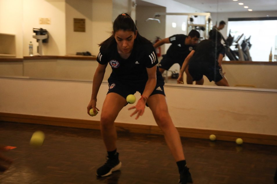 La Roja femenina entrenó en su hotel de concentración con miras al vital duelo con Colombia