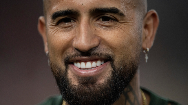 Cicinho a Arturo Vidal: El ganó más títulos, más dinero, pero galáctico soy yo