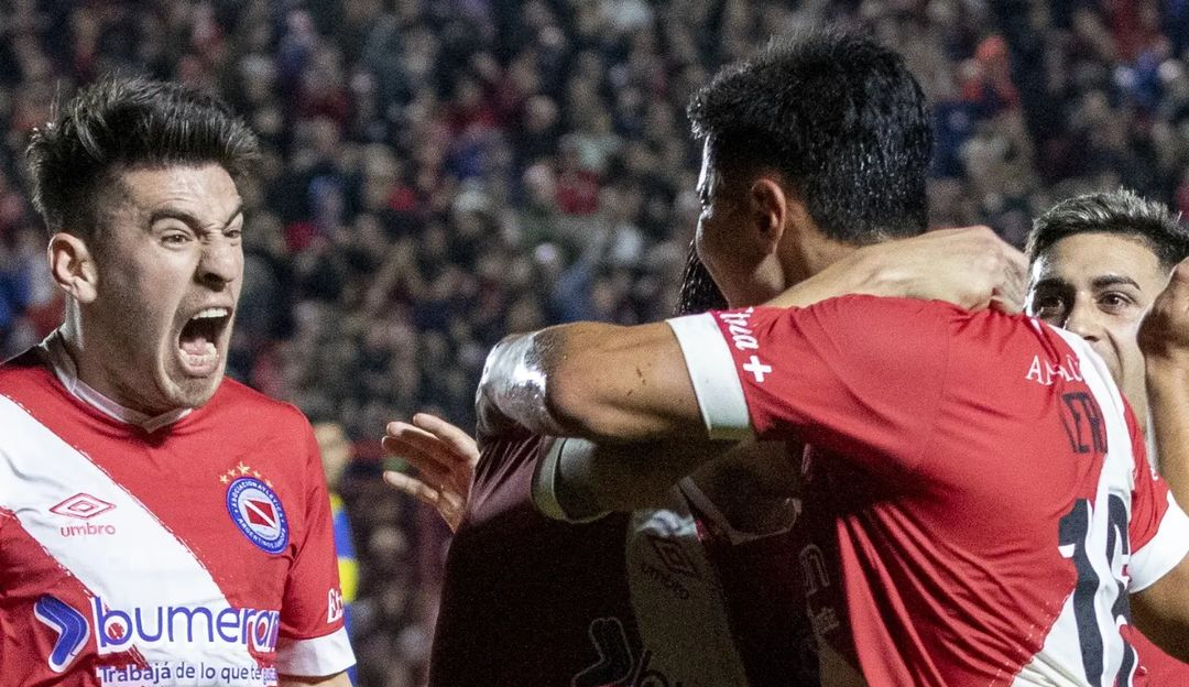 Argentinos golpeó con dos golazos a Boca Juniors y mantuvo su liderato en la Liga Profesional