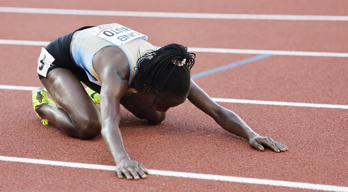 Bin Feng venció a Sandra Perkovic y dominó el disco femenino en el Mundial