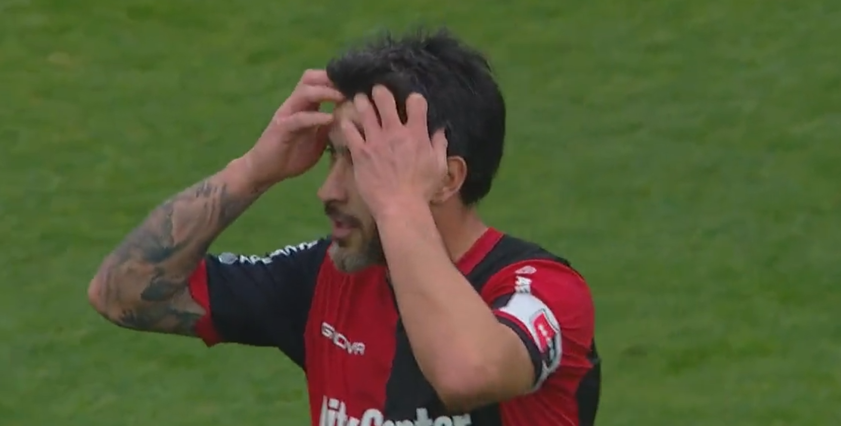 El increíble gol que se perdió Pablo Pérez en la caída de Newell’s en el clásico ante Rosario