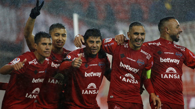 Ñublense sumó un trabajado triunfo ante Cobresal y alcanzó a Colo Colo en el liderato