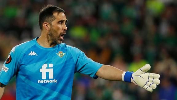 Claudio Bravo fue titular en caída de Real Betis ante PSV en amistoso de pretemporada