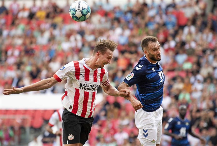 Los goles del tropiezo de Real Betis ante PSV Eindhoven en amistoso