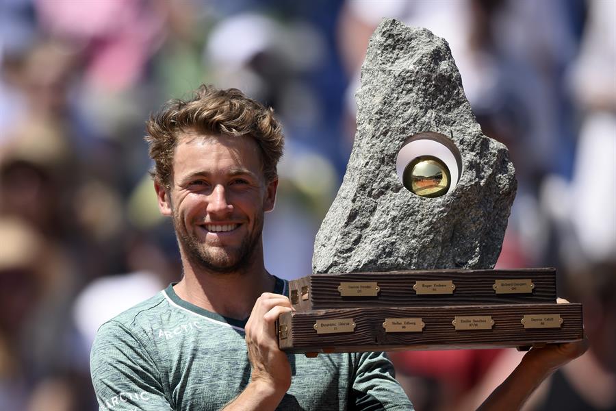 Casper Ruud revalidó el título en Gstaad y cortó la racha de Matteo Berrettini