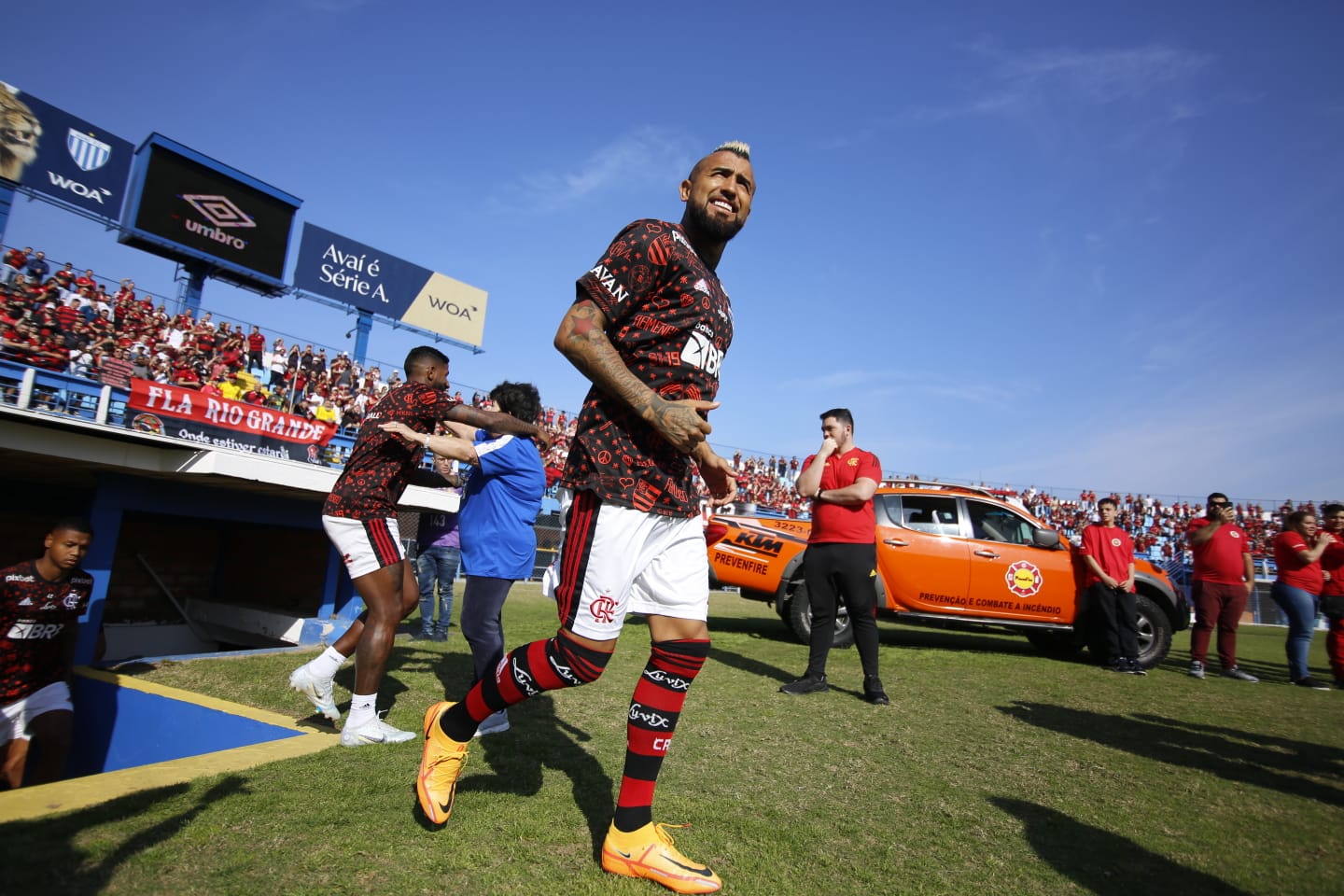 Arturo Vidal fue aclamado por los hinchas en la previa del choque de Flamengo ante Avaí