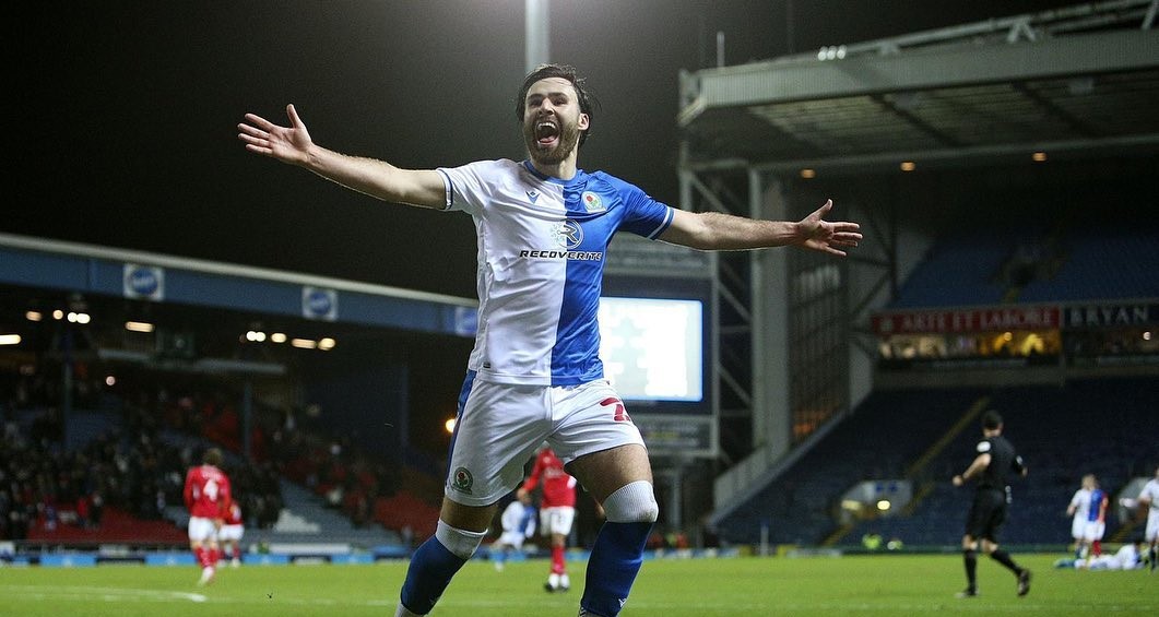 La inusual promesa del DT de Blackburn si renueva Brereton: Le prepararé desayuno todas las mañanas