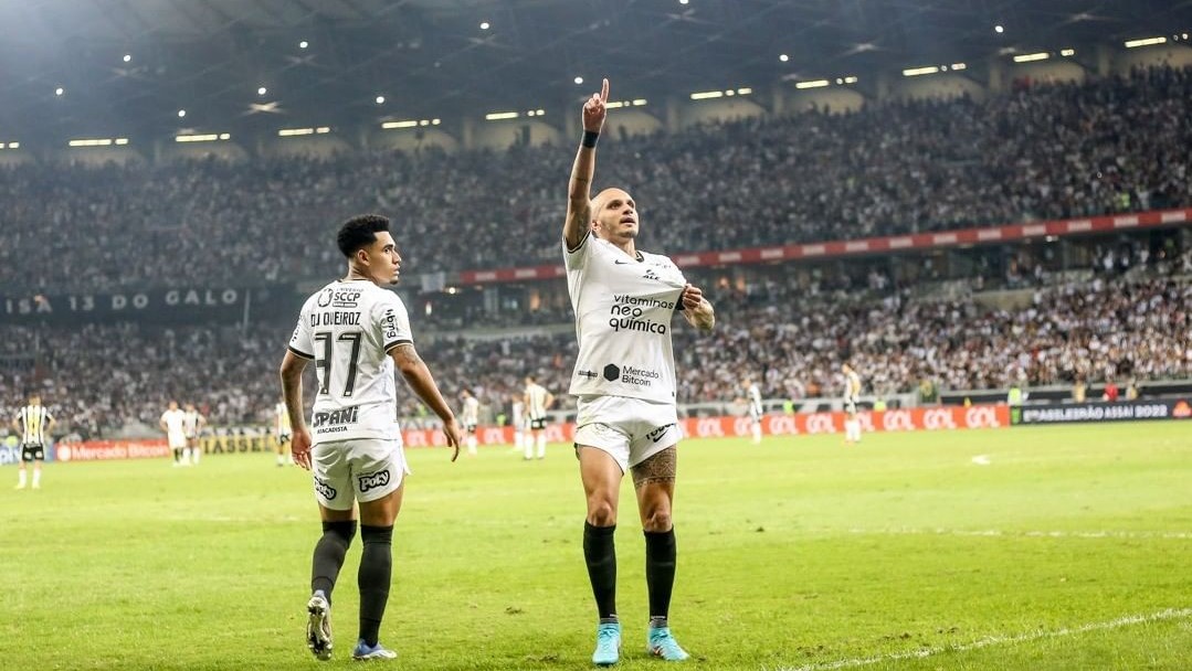 Atlético Mineiro de Eduardo Vargas sufrió dura remontada ante Corinthians